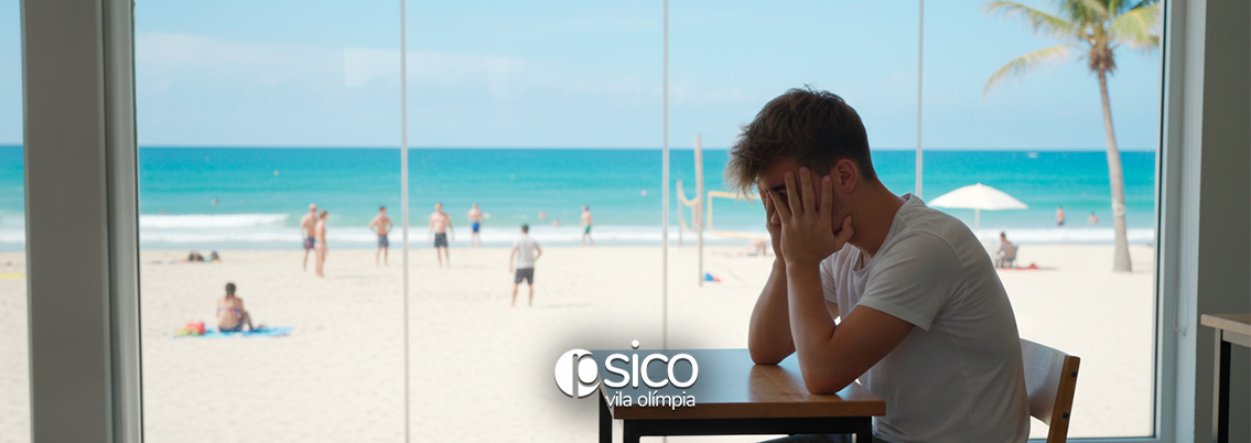 Entenda por que as férias com culpa acontecem e como aliviar essa pressão interna para construir uma relação mais saudável com o descanso.
