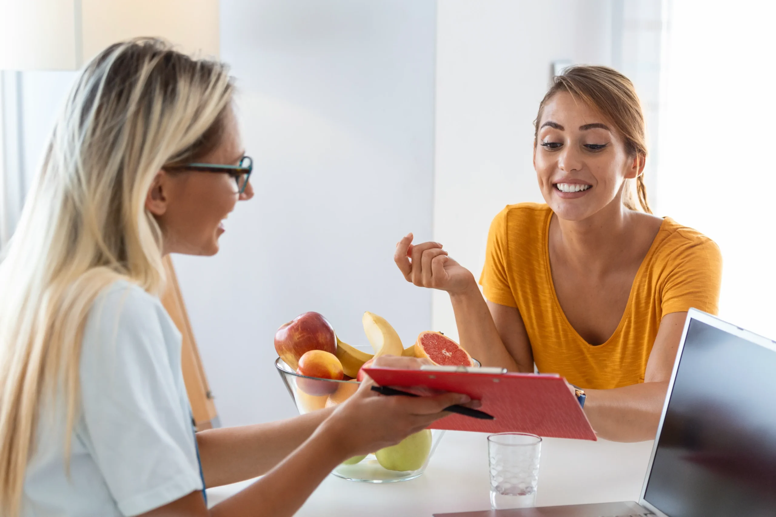 female-nutritionist