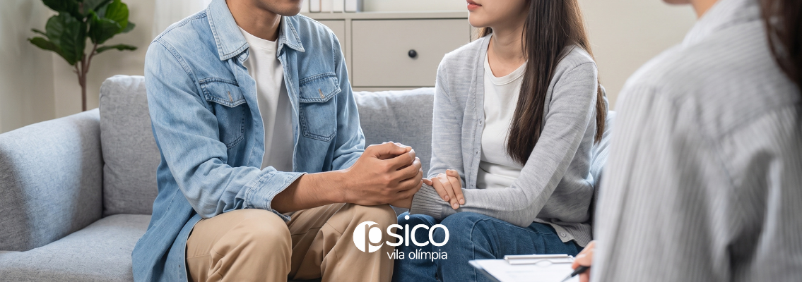 Como funciona a terapia de casal? Descubra como são as sessões, quando buscar ajuda psicológica, os principais benefícios e como fortalecer seu relacionamento.