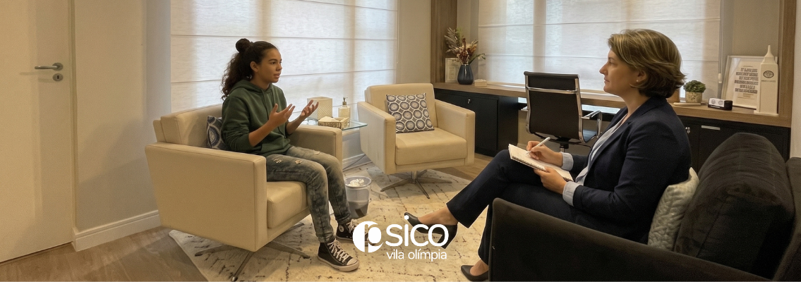 Entenda como a terapia psicológica para adolescentes rebeldes ajuda no desenvolvimento emocional, comunicação familiar e fortalecimento de vínculos.